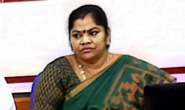 புதுக்கோட்டை PRO அவர்களே! நீங்கள் புதுகை PRO ஆக பணியில் சேர்ந்த போது ஒப்படைக்கப்பட்ட (2)அரசு வாகனம் எங்கே? நாளை முதலமைச்சர் நிகழ்ச்சிக்கு எந்த வாகனத்தில் பத்திரிகை மற்றும் ஊடக நண்பர்களை அழைத்துச் செல்லப் போகிறீர்கள்!