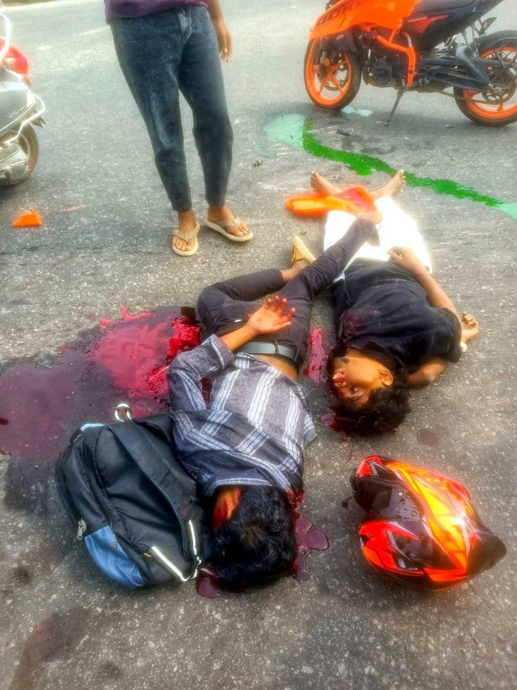 திருமயம் தாமரைக் கண்மாய் அருகே லாரி மோதி கல்லூரி மாணவர்கள் 2 பேர் பலி.