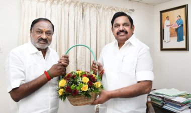 அதிமுக பொதுச்செயலாளரிடம் வரும் தேர்தலுக்கு  விருப்ப மனு கொடுத்த பிறகு,  நேரில் சந்தித்து வாழ்த்துக்கள் பெற்ற அரிமளம் ஒன்றிய செயலாளர் S.திலகர் அவர்கள்