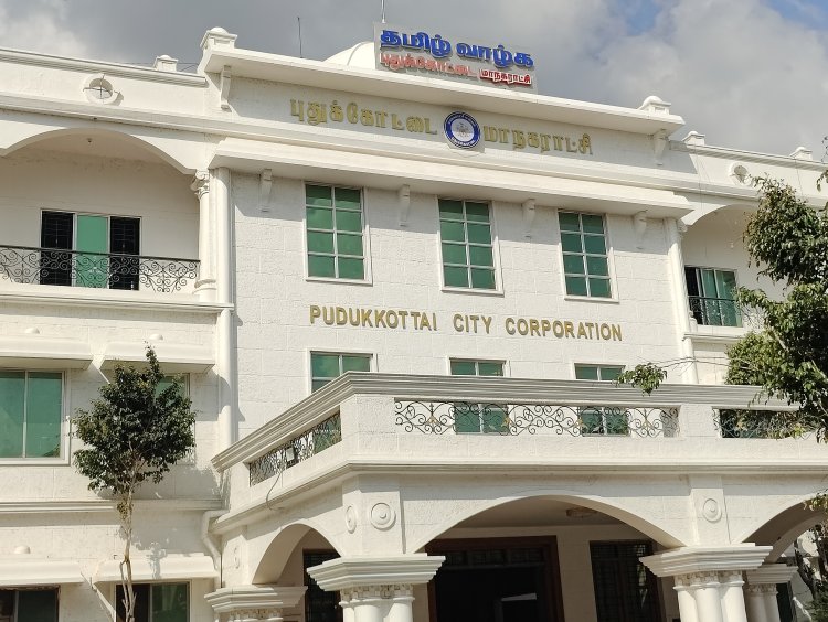 புதுக்கோட்டை மாநகர வருவாய் சார் ஆய்வாளர் நில அளவையர் அவர்களை அவரின் அலுவலக இருக்கையில் காண்பது மிக அரிதாகவே உள்ளது