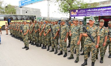 தமிழகம் முழுவதும் அதிகாரிகள் பணியிட மாற்றங்கள் நடைபெற்றன வாக்காளர்கள் அச்சமின்றி பாதுகாப்புடன் வாக்களிக்க நாங்கள் தயாராக உள்ளோம் என்பதை போலீசார் நினைவுபடுத்தும் வகையில், மத்திய பாதுகாப்பு படை மற்றும் போலீசார் உள்ளிட்டோர்