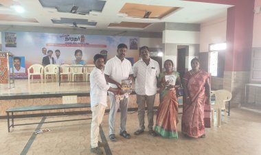 கலியுக நாரதர் மாதாந்திர இதழ் வெளியீட்டு விழாவில் கலந்து கொண்டு வாழ்த்தி இதழ் வெளியீட்டு விழாவினை சிறப்பித்து தந்த புதுக்கோட்டை மாவட்டத்தை தலையிடமாக இயங்கி வரும் மஹாராஜா பேக்கரியின் உரிமையாளர் திரு.அருண் அவர்களுக்கு நன்றியுன் கலியுக நாரதர் மாதாந்திர இதழை அன்புடன் வழங்கிய தருணம் கலியுக நாரதர் மாதாந்திர இதழ் நிர்வாகம் மற்றும் NEWS NOW செய்தி நிறுவனர் திரு. சரவணக்குமார்