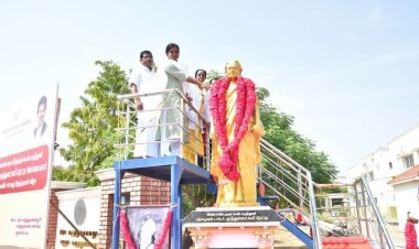 புதுக்கோட்டை மாவட்ட அரசு மருத்துவக்கல்லூரி மருத்துவமனை வளாகத்தில் செய்தி மக்கள் தொடர்புத் துறையின் சார்பில்! கலியுக நாரதர் மாதாந்திர இதழ் வெளியீட்டாளர் மற்றும் ஆசிரியர் வீ.வீரராகவன்!