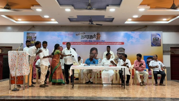 கலியுக நாரதர் மாதாந்திர இதழ் வெளியீட்டு விழா நேற்று சீரும் சிறப்புமாக நடைபெற்றது, மாத இதழை உயர் நீதிமன்றம் மதுரை கிளை வழக்கறிஞர் அவர்களுக்கு பொன்னாடை போற்றி சிறப்பித்த கலியுக நாரதர் இணை ஆசிரியர் திருமதி வீ.ரேகா
